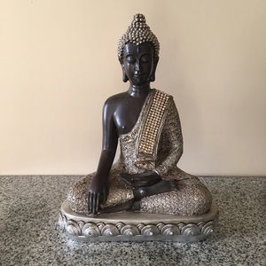 Serene seated Buddah statue